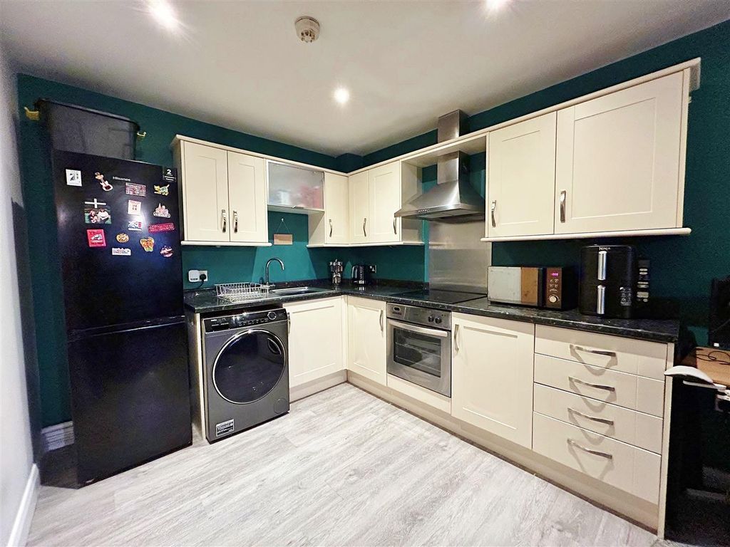 Property photo 2 of 12 Kitchen