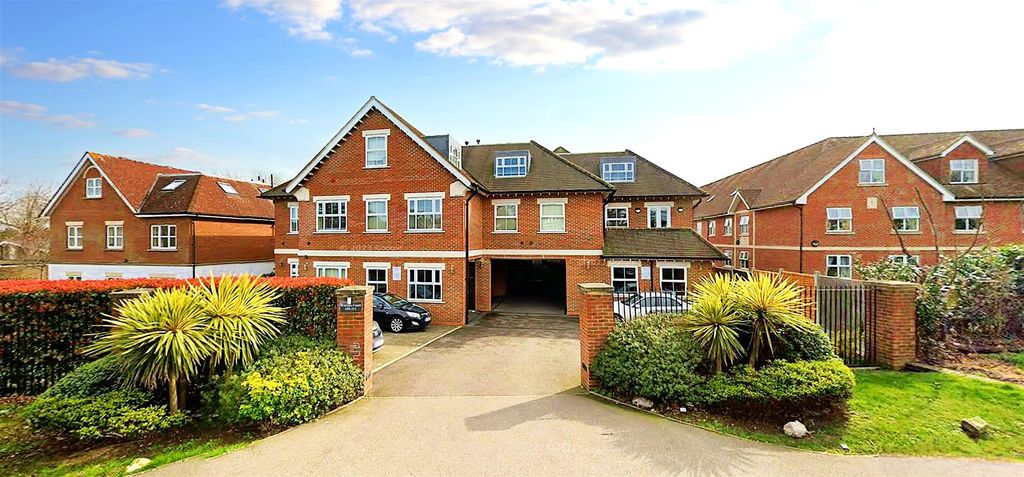 Property photo 1 of 26 William Court - Fron