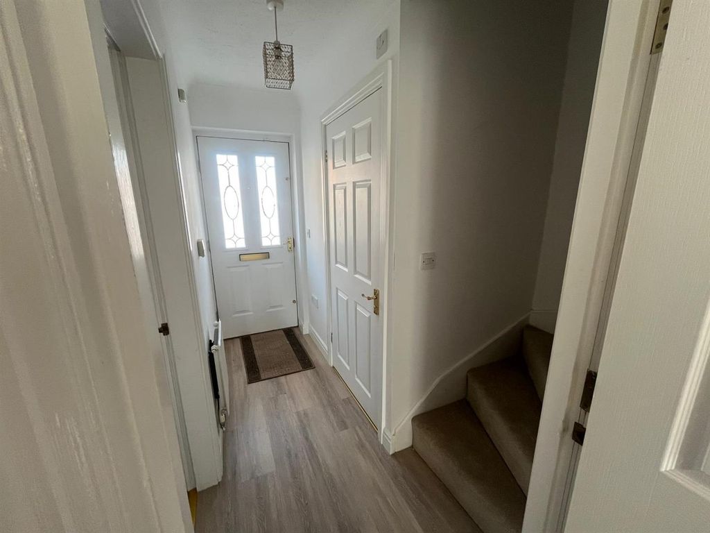 Property photo 2 of 18 Hallway.Jpg