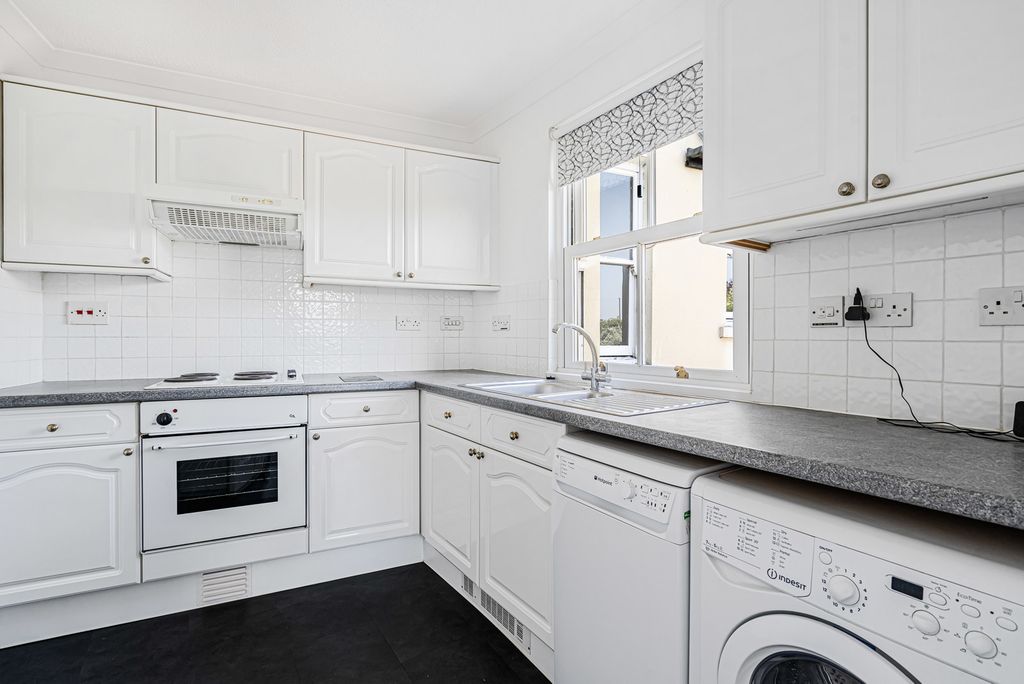 Property photo 3 of 16 Kitchen