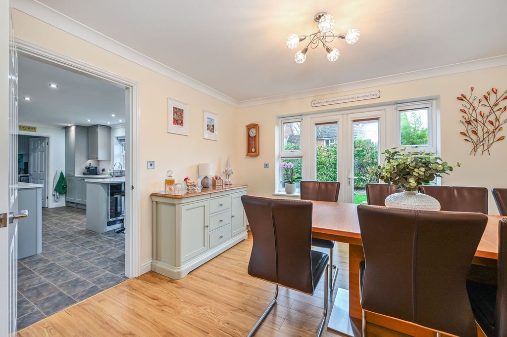 Property photo 2 of 28