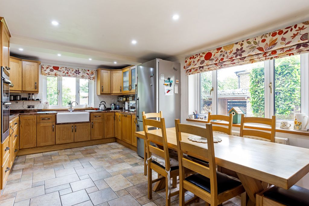 Property photo 3 of 16 Kitchen/Dining Room