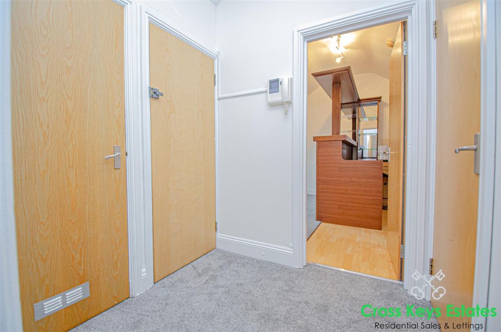 Property photo 2 of 15 Entrance Hall
