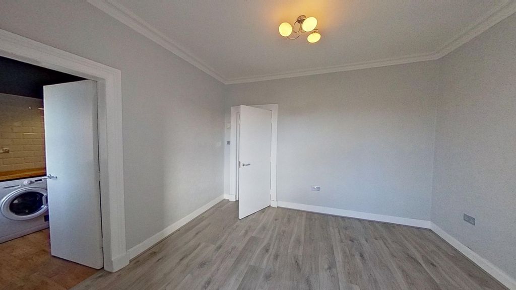 Property photo 3 of 13 Picture No. 02