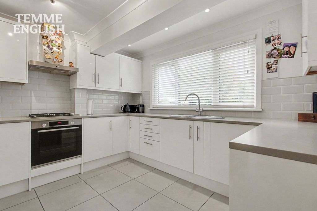 Property photo 3 of 33