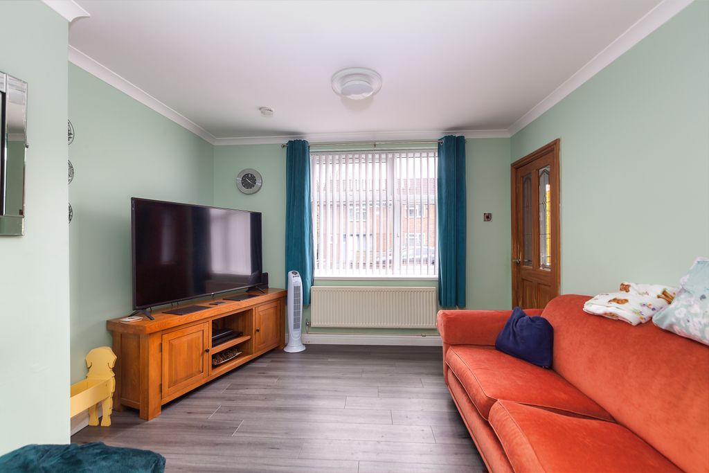 Property photo 2 of 18 Lounge