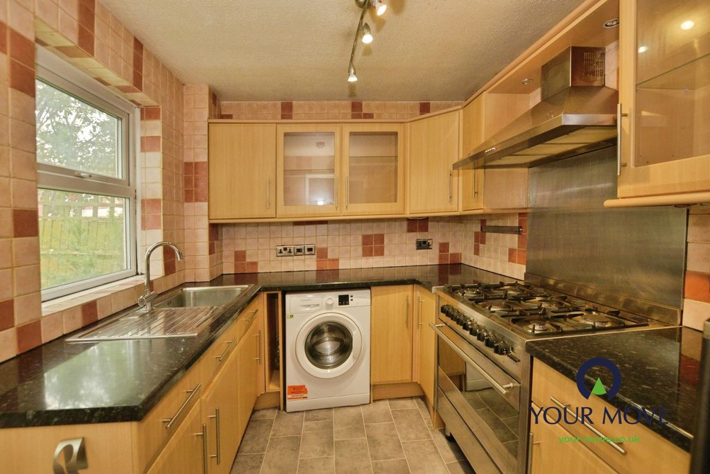 Property photo 3 of 19 Kitchen/Breakfast
