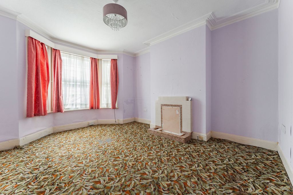 Property photo 2 of 20