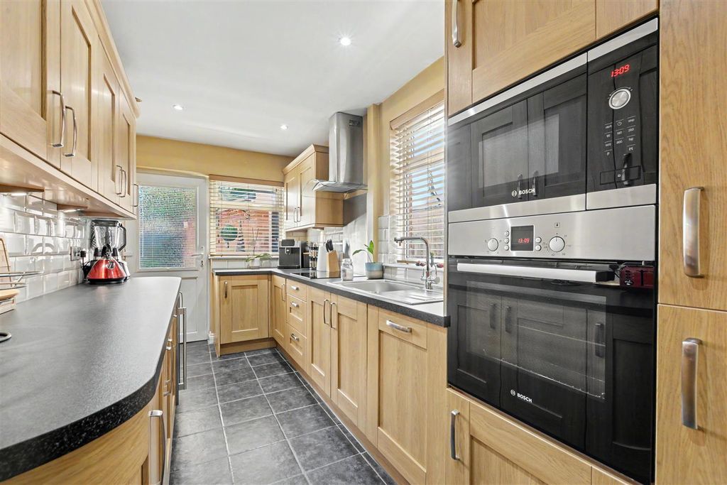 Property photo 2 of 14 Kitchen (1).Jpeg