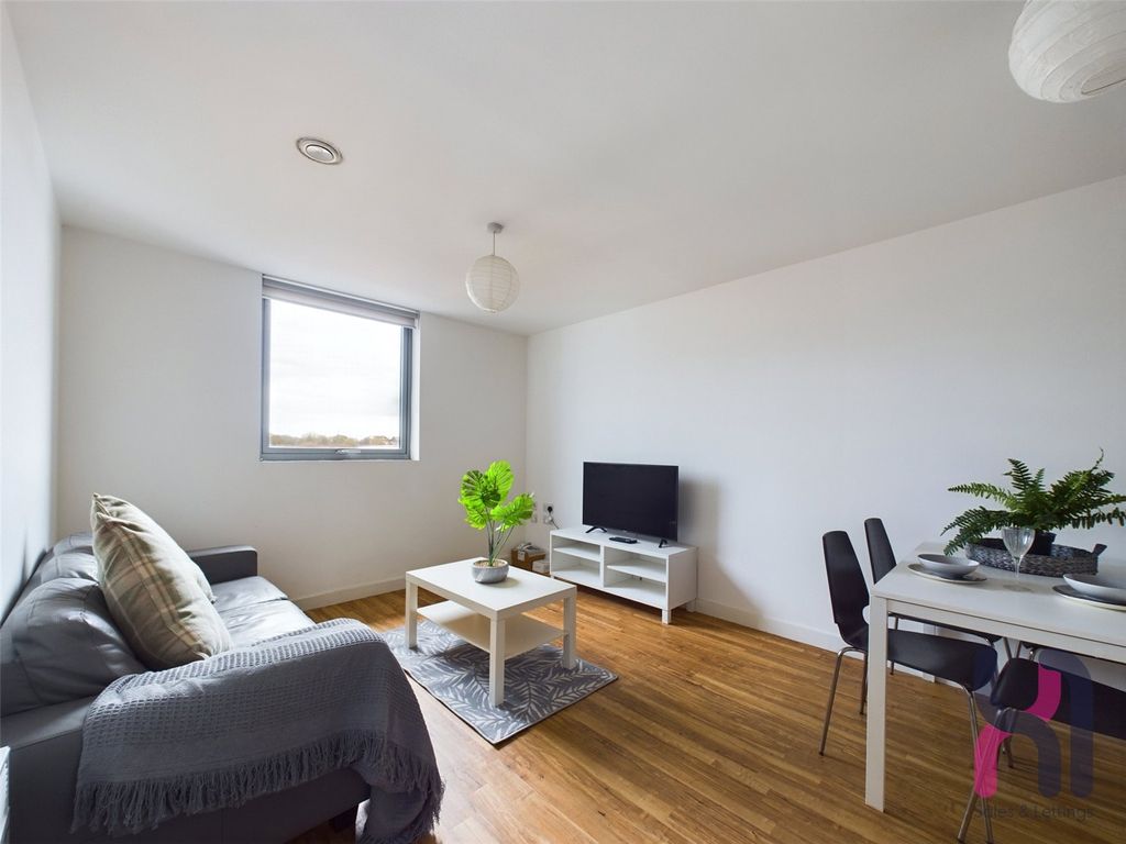 Property photo 2 of 20 Picture No. 11