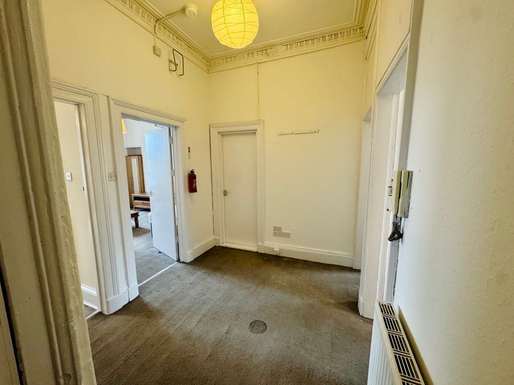 Property photo 2 of 9 Hall