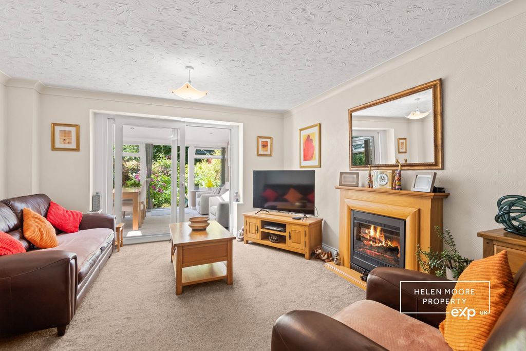 Property photo 2 of 21