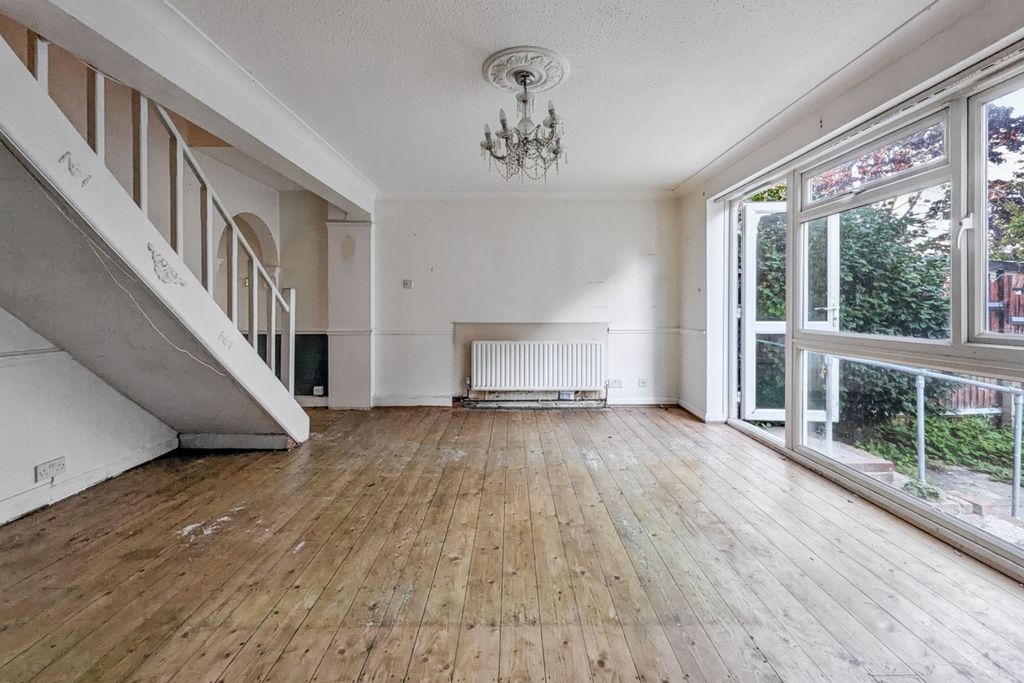 Property photo 2 of 18 28 Freshfields, Croydon, Cr0 7Qs