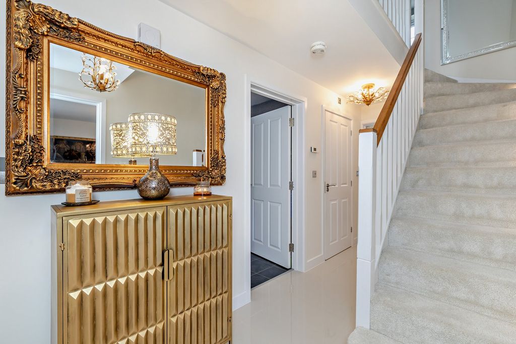 Property photo 2 of 33
