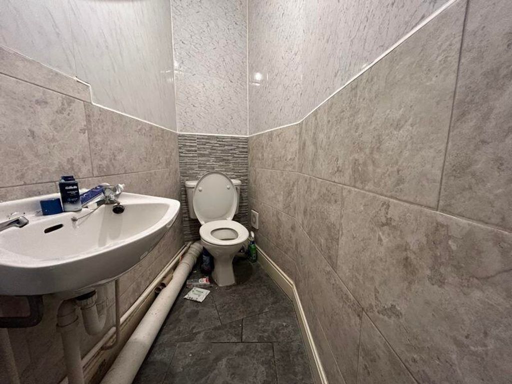 Property photo 1 of 9 A Compact Single Toilet Featuring Modern Finishes,...