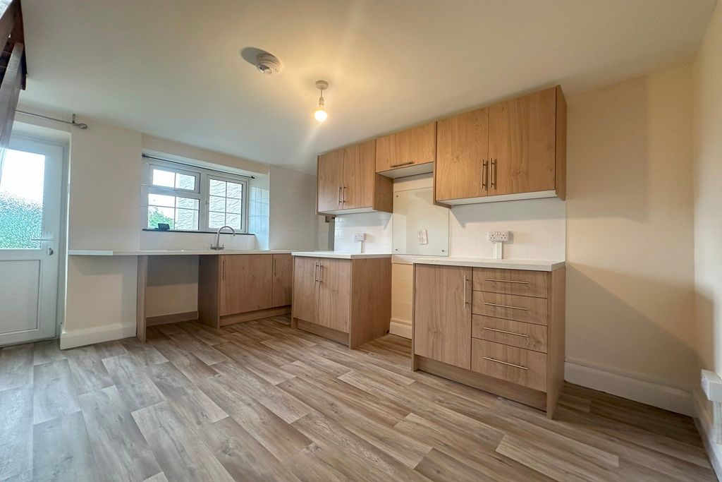 Property photo 2 of 18 Kitchen