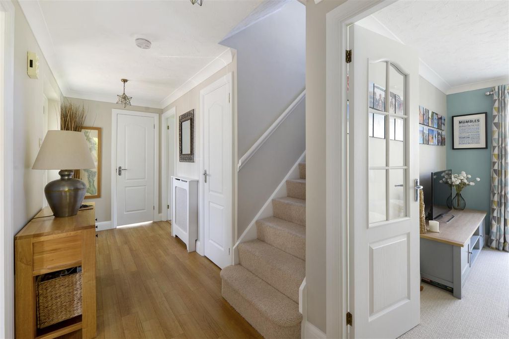 Property photo 2 of 21 13Goldings02.Jpg