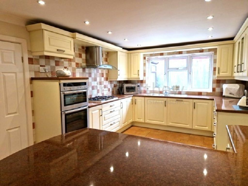 Property photo 2 of 27 Kitchen