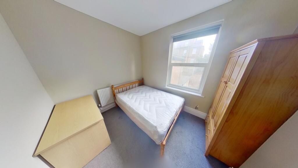 Property photo 2 of 11 A Cozy Single Bedroom Featuring A Comfortable Bed ...