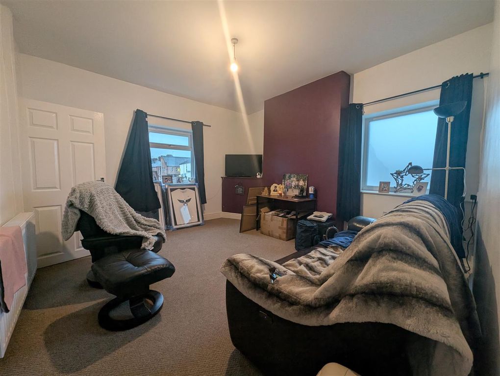 Property photo 2 of 5 Lounge