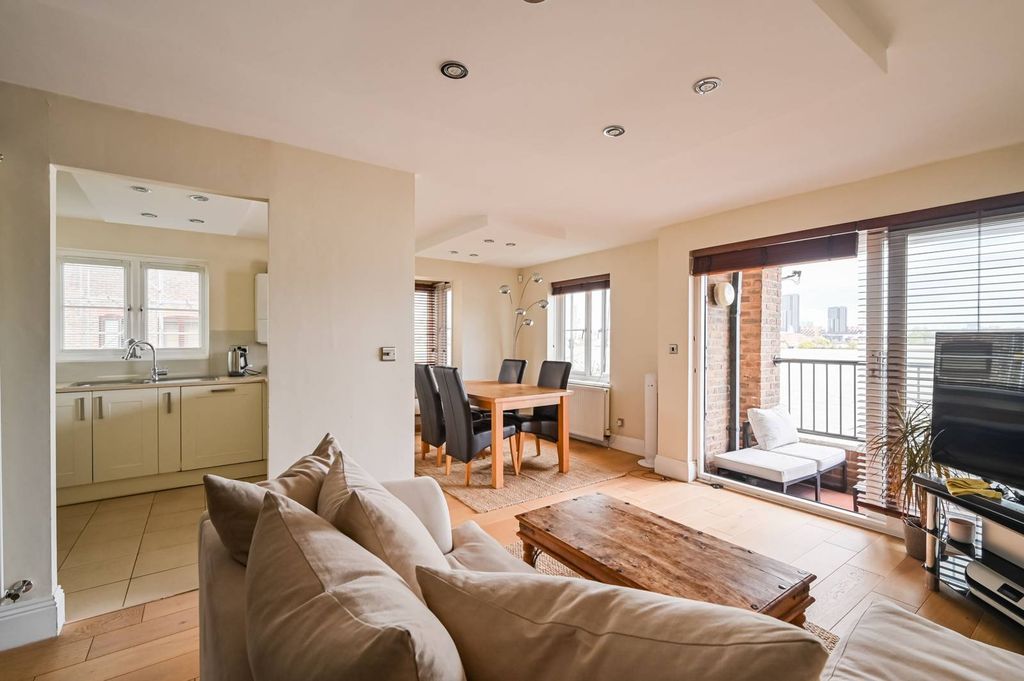 Property photo 2 of 23