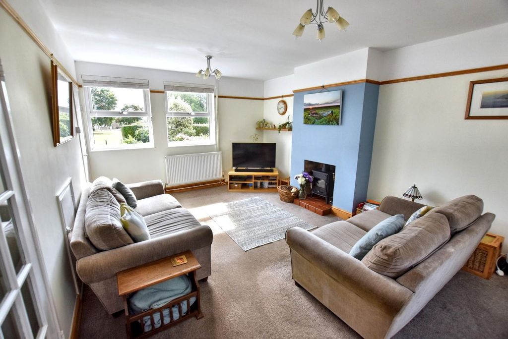 Property photo 3 of 27