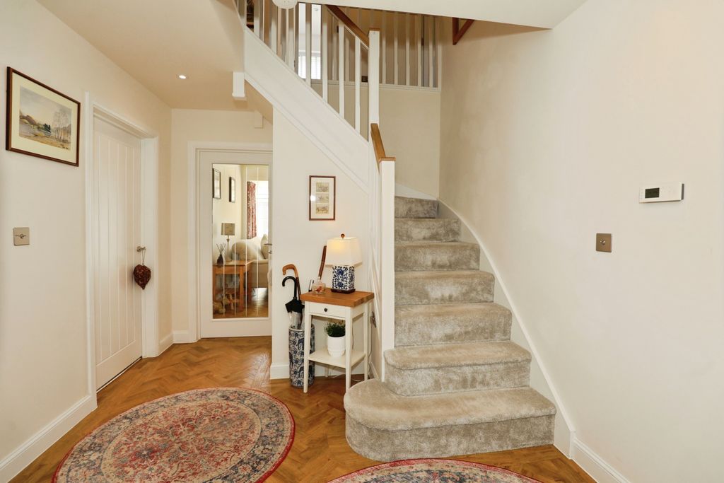 Property photo 2 of 33 Entrance Hallway