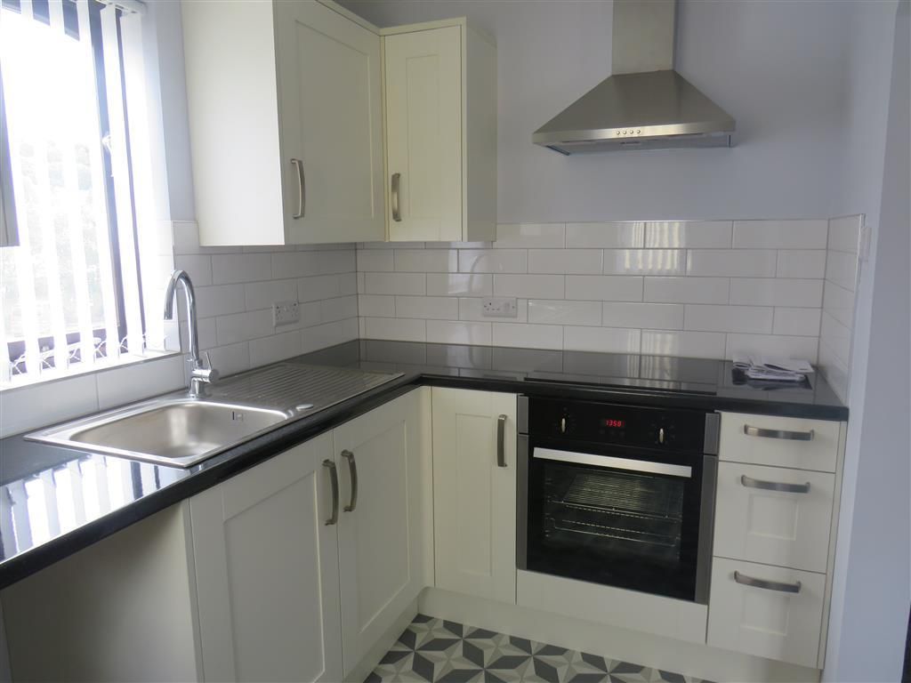 Property photo 2 of 8 Kitchen