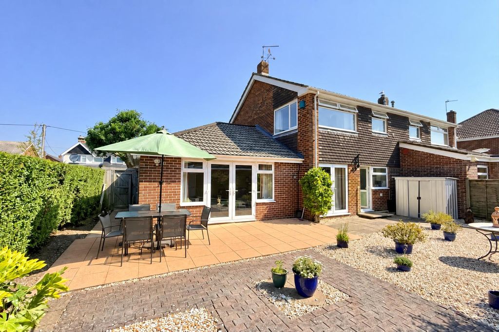 Property photo 1 of 20 4 Bedroom Semi-Detached House