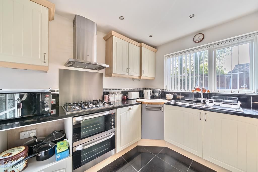 Property photo 2 of 20 Kitchen