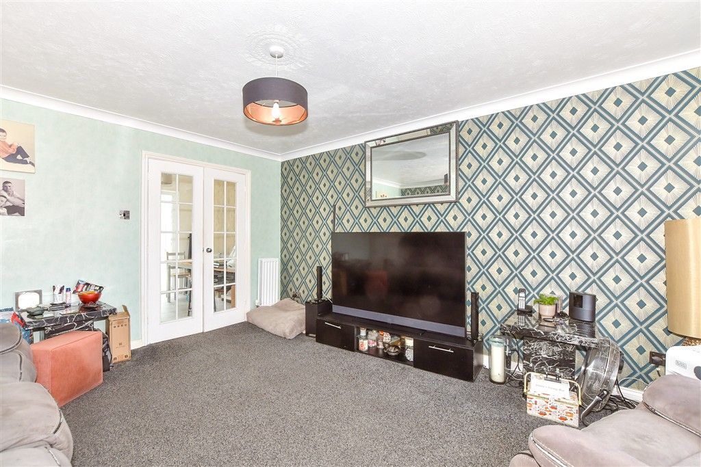 Property photo 3 of 10 Lounge