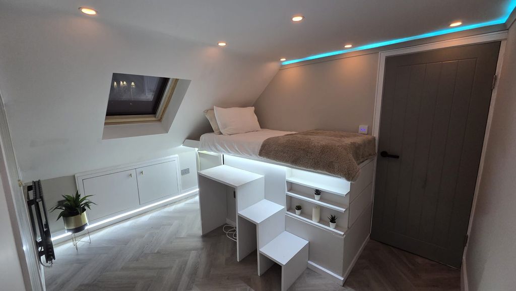 Property photo 1 of 6