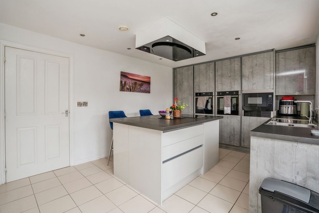 Property photo 3 of 14 Pbox-Img.Jpg