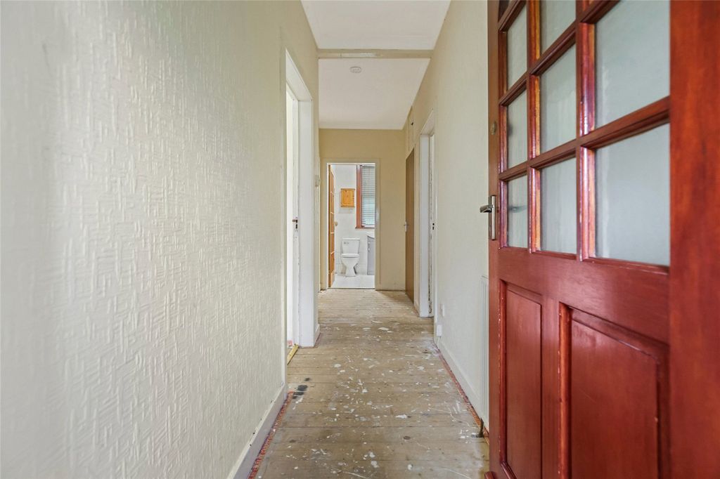 Property photo 2 of 16 Hallway