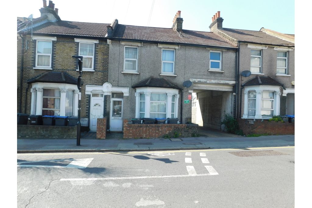 Property photo 1 of 8