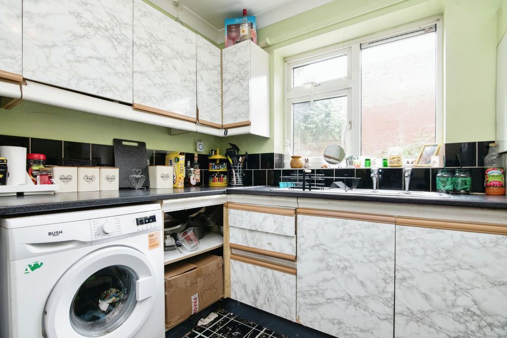 Additional image 6 of 2 bed flat for saleHaden Hill Road, Halesowen B63