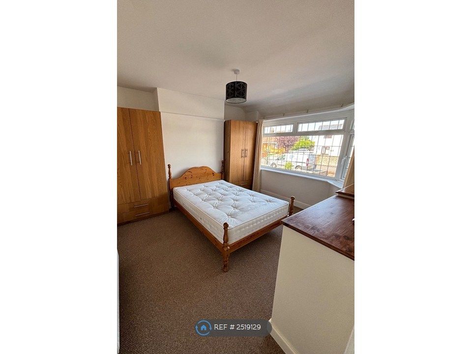 Property photo 3 of 10 Bedroom 1