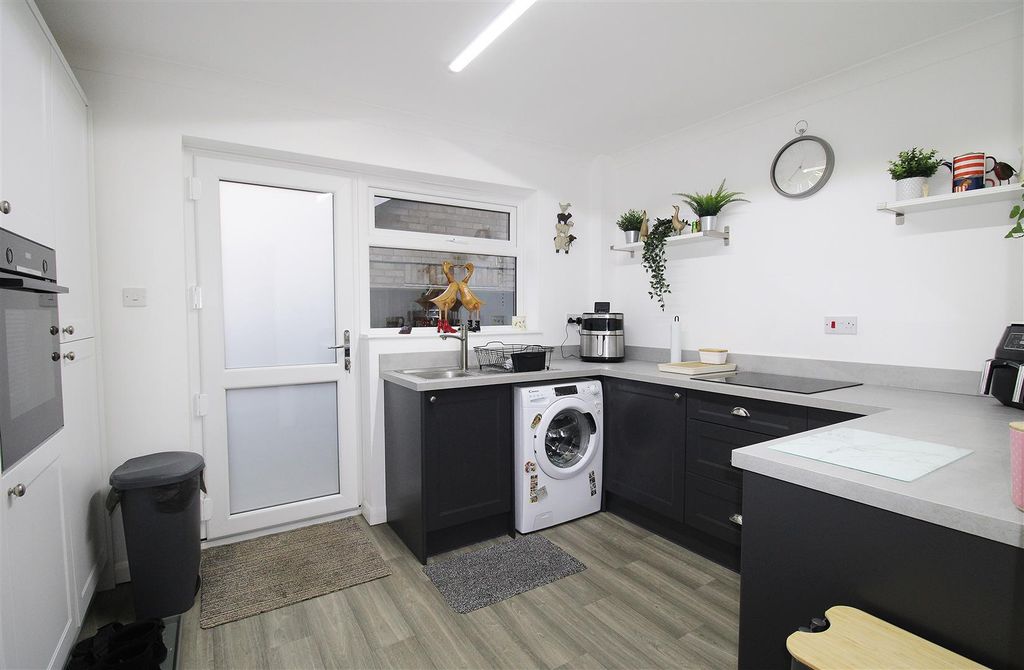 Property photo 2 of 14 Kitchen