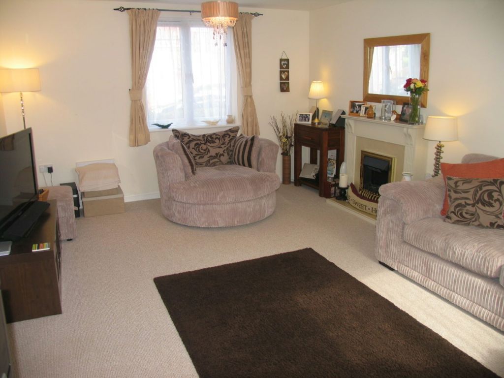 Property photo 2 of 10 Living Room