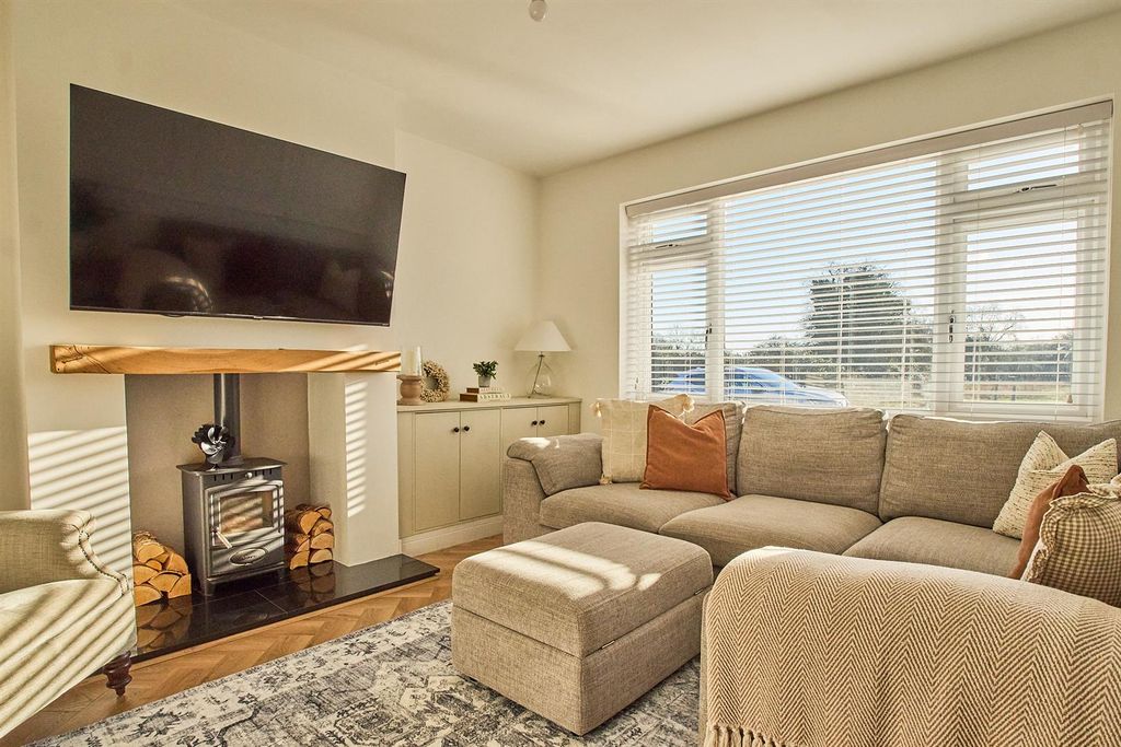 Property photo 3 of 18 Lounge To Front