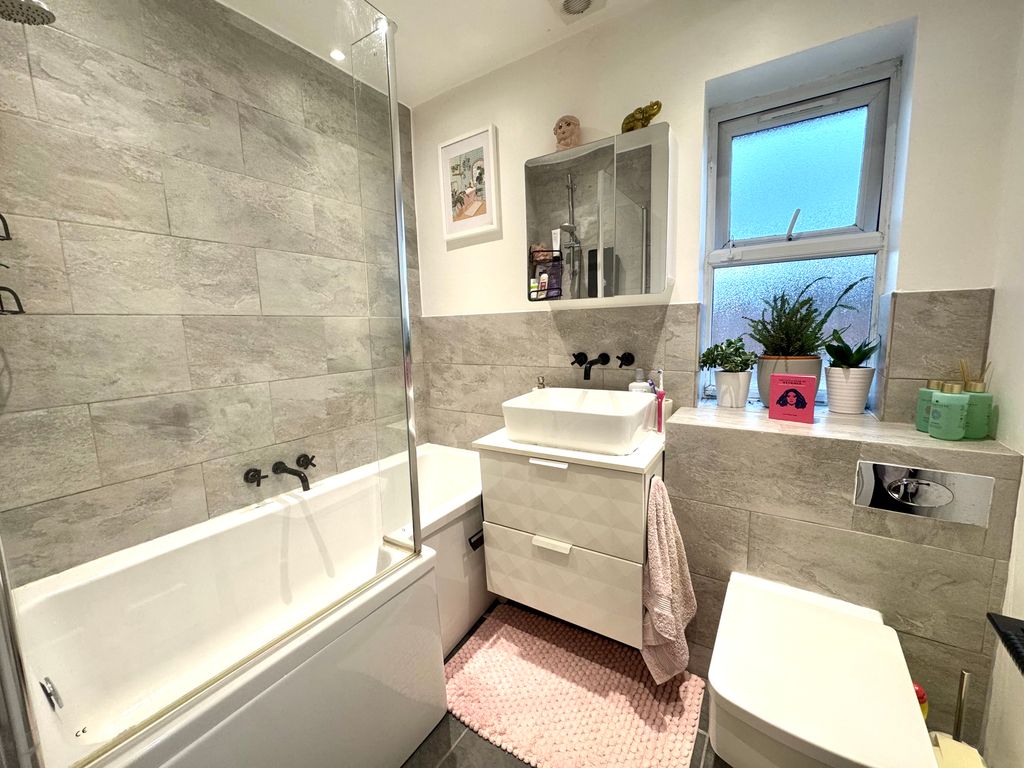 Property photo 3 of 8 Bathroom