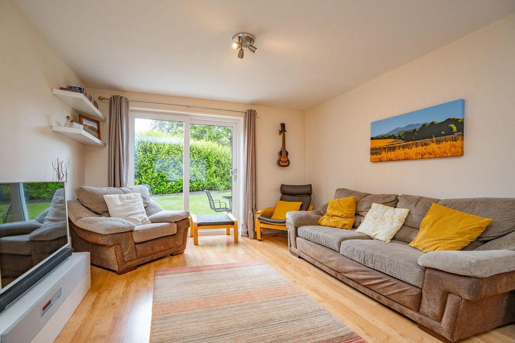 Property photo 3 of 32