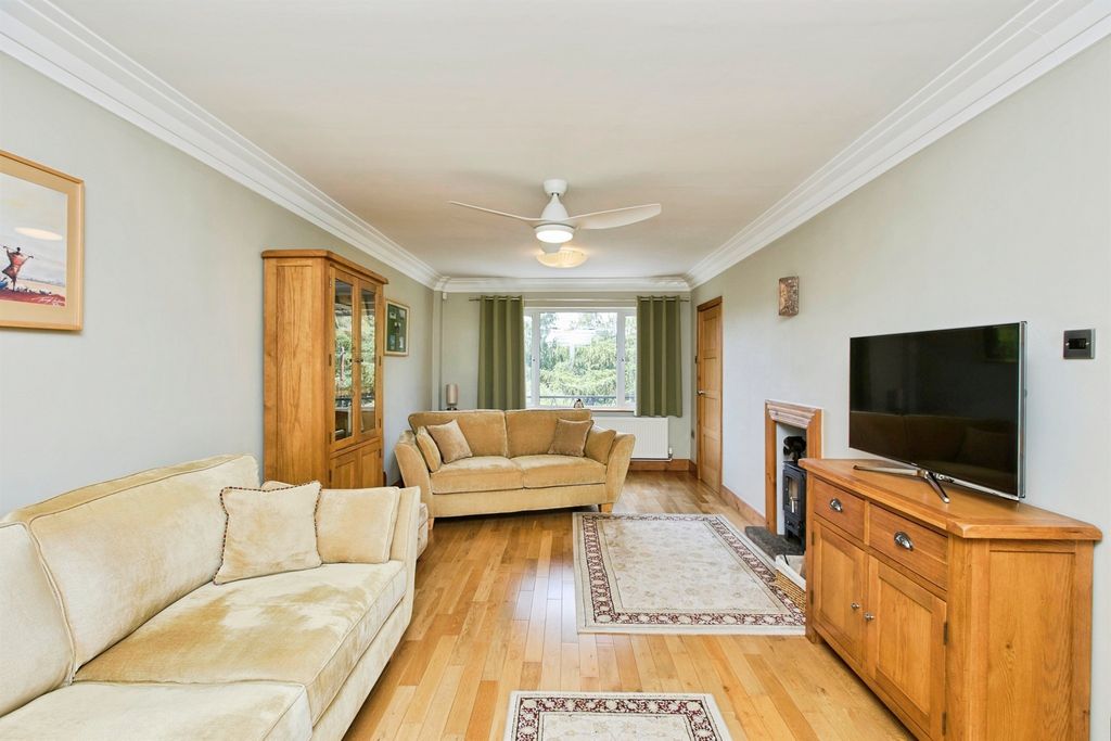 Property photo 2 of 33