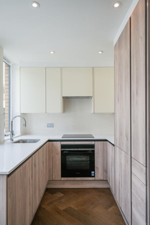 Property photo 3 of 10 Kitchen