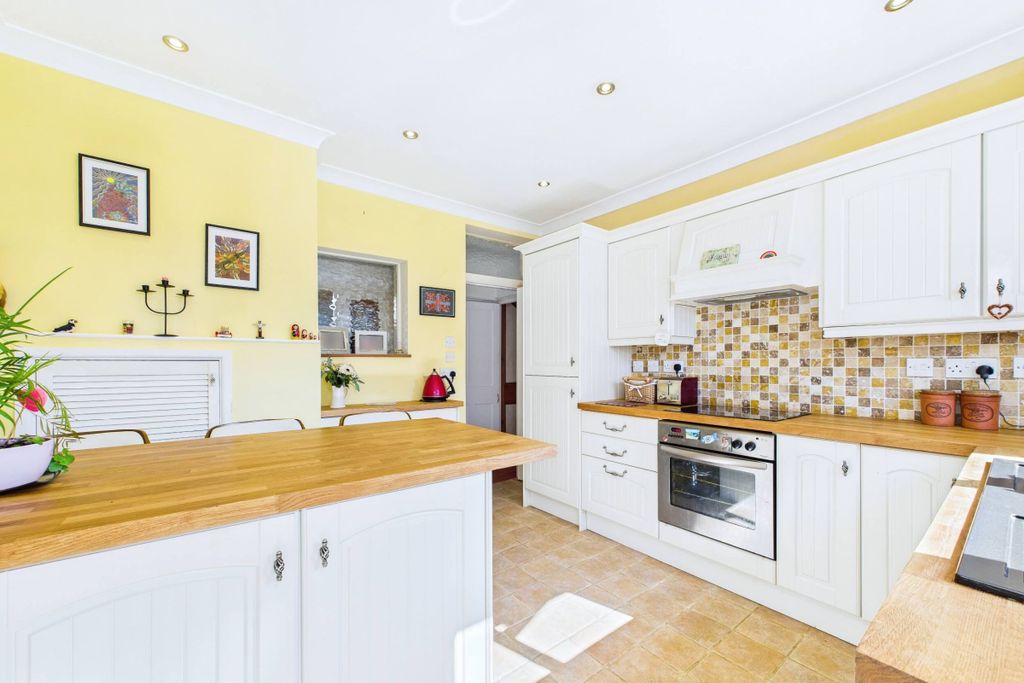Property photo 3 of 34