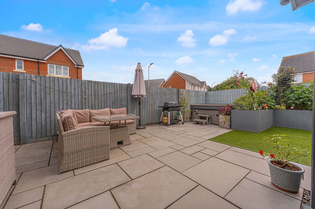 Property photo 2 of 35