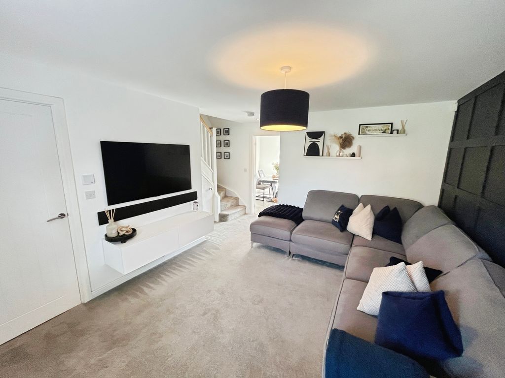 Property photo 2 of 17 Lounge