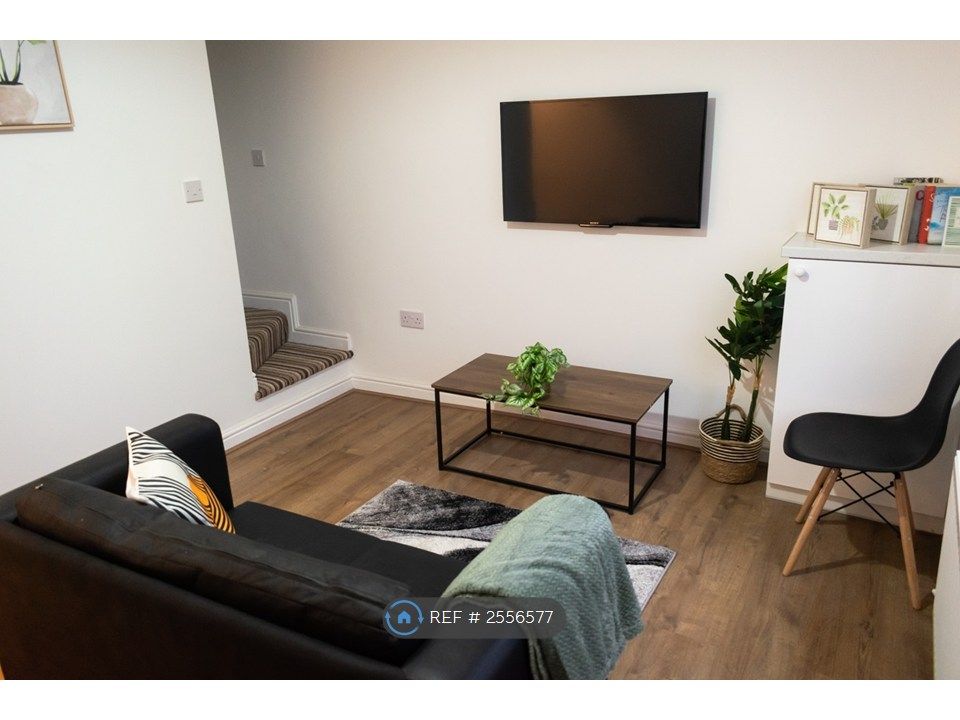 Property photo 1 of 17 Living Room