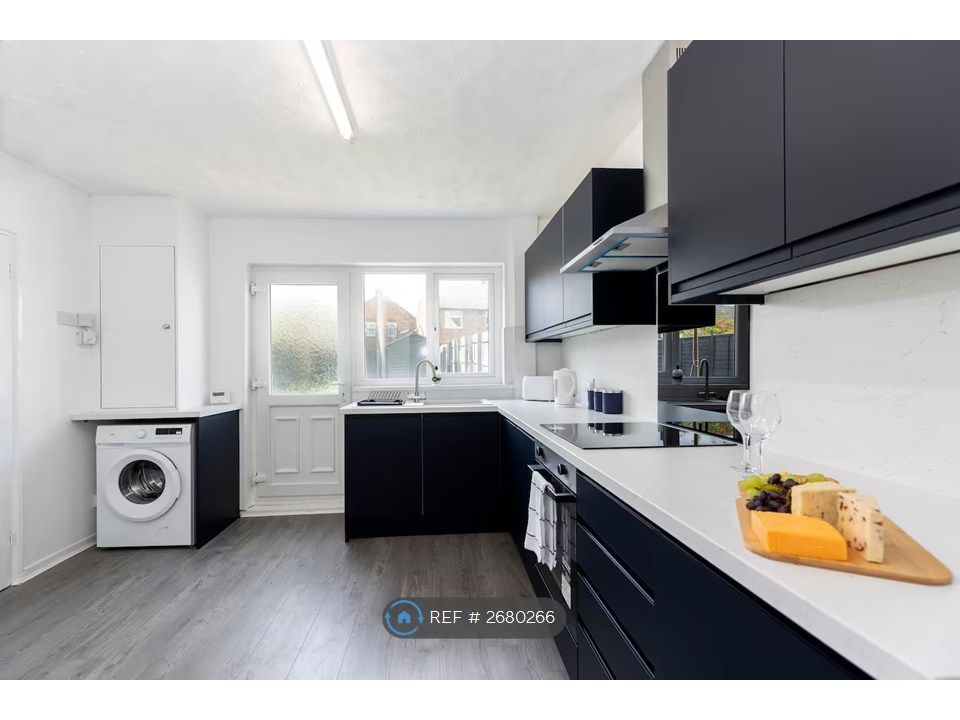 Property photo 3 of 13 Kitchen