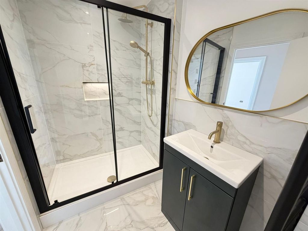 Property photo 3 of 6 Bathroom (2).Jpg